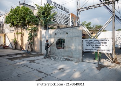 Bandung, Indonesia - June 29, 2022: Building Workers Tear Down Building Walls Using Large Hammers.