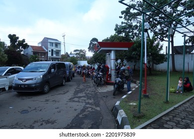 Bandung, Indonesia - Sept 11 2022 : Car Queue In Pertamina Petrol Station Or Antre Pertalite