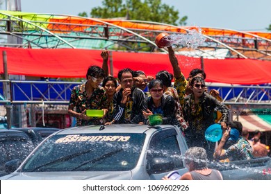 BANG NIANG, THAILAND - APRIL 13, 2018:  Several Thai people celebrating the new year Songkran water festival