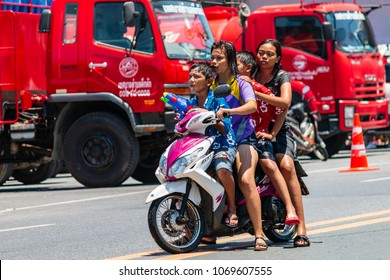  BANG NIANG, THAILAND - APRIL 13, 2018:  A group of Thai children celebrating the Songkran water festival
