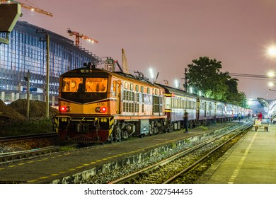 Bang Sue, Bangkok, Thailand. - 27 November 2018 : The Train Stop At Platform At Night. 