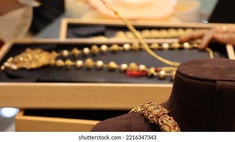 Bangalore, India 4th May 2022: Indian Customer In A Jewellery Exhibition Buying Gold On The Occasion Of Dhanteras And Vijayalaxmi. Traditional Ornaments With Marvelous Stones And Intricate Designs.