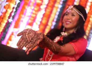 Bangalore, India 9th September 2022: Indian Bride's Wedding Henna Mehendi Mehndi Feet Close Up. Henna Pattern. Traditional Rasam Or Rivaz Of Done With Henna Mehandi. Practiced In India And Pakistan. 