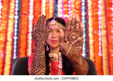 Bangalore, India 9th September 2022: Indian Bride's Wedding Henna Mehendi Mehndi Feet Close Up. Henna Pattern. Traditional Rasam Or Rivaz Of Done With Henna Mehandi. Practiced In India And Pakistan. 