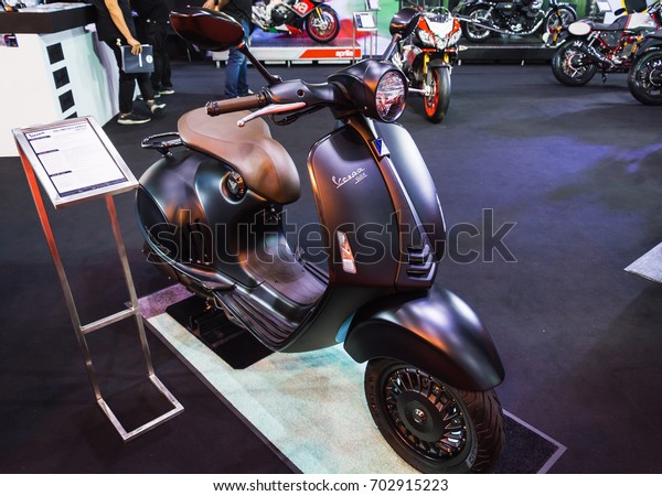 vespa 946 emporio armani