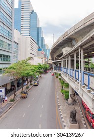 BANGKOK - AUGUST,8 :The Flow Traffic Move On Road With Pedestrian And Sky-train Tracks Above Street When Holiday Time Of Middle Town. THAILAND AUGUST,8 2015