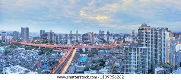 Bangkok\
City with Routes Dawn The clouds are\
floating.