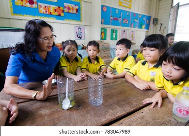 BANGKOK CITY, THAILAND - Dec 2017: In the Dec 22, 2017. Bangkok County. Activity of teaching kindergarten education. students are learning Science. in Activity science Day.
