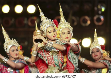 BANGKOK - DEC 5: Khon -Thai classical masked ballet on Dec 05, 2010 H.M.the king bhumipol's birthday, in dusit throne-hall field, Bangkok, Thailand. Ramayana - The fairy bless to Rama