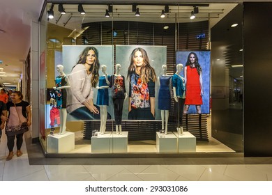 BANGKOK - DEC 5: Wallis Shop At Central World On Dec 5, 2014 In Bangkok. Central World Is A Shopping Plaza And Complex Which Is The Sixth Largest Shopping Complex In The World.