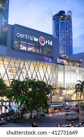 BANGKOK - JAN 16 : Central World Department store on Jan 16, 2016 in Bangkok,Thailand. Central World is one of the most popular shopping malls in bangkok.