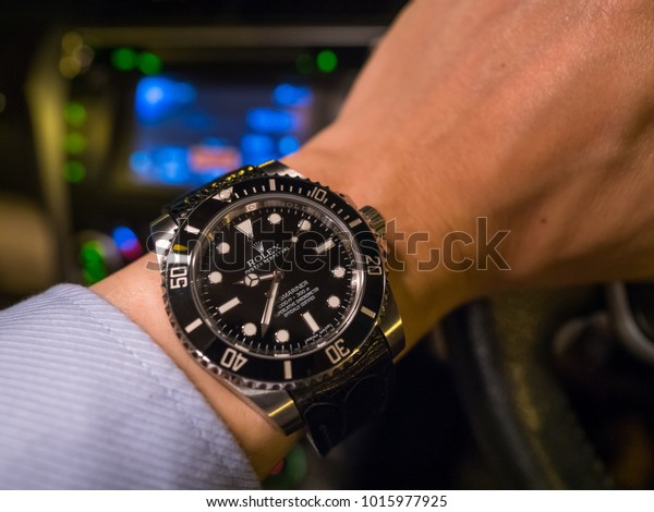 submariner no date on wrist