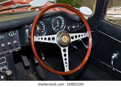 BANGKOK - JUNE 20 : Jaguar E-Type Series I (1964), 4,200 CC., on display at The 36th Bangkok Vintage Car Concours on June 20, 2012 in Bangkok, Thailand.