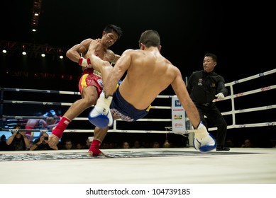 BANGKOK - JUNE 9: Muay Thai Welterweight World Championship fight - Big Ben Ch. Praram 6 (Thailand) vs Fabio Pinca (France) at "BATTLE FOR THE BELTS" event on June 9, 2012 in Bangkok, Thailand