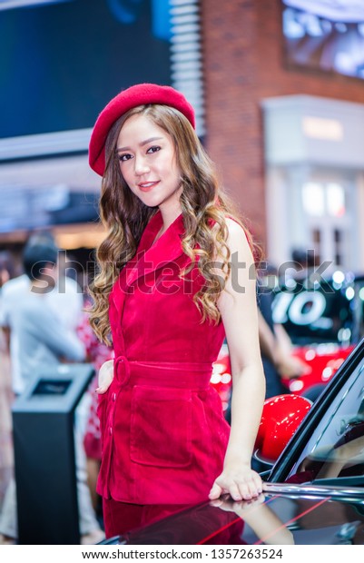 BANGKOK - March 31, 2019 :
Unidentified models with MINI car on display at the 40th BANGKOK
INTERNATIONAL MOTOR SHOW 2019 on March 31, 2019 in Bangkok,
Thailand. 