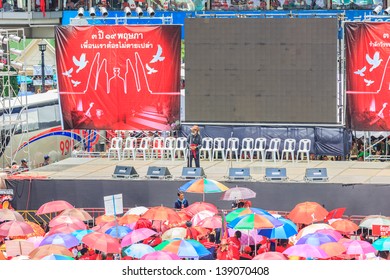 BANGKOK - MAY 19 : Guess Speaker Address For The Rally At Ratchaprasong, Bangkok On May 19, 13. Red-shirt Supporters Take Part In The Rally At Ratchaprasong In Memory Of The 2010 Crackdown