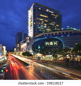 BANGKOK MBK SHOPPING MALL June 2014: Normally this place has heavy traffic at night. This is one of the famous shopping mall in Bangkok, Thailand. Many tourists come to enjoy shopping here.