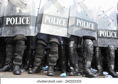 BANGKOK - NOV 24: Riot Police Stand Guard During A Violent Anti Government Rally In The Thai Capital On Nov 24, 2012 In Bangkok, Thailand. Protesters And Police Clashed Repeatedly With Dozens Injured.