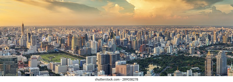 Bangkok panorama view from roof top  og Mahanakhorn building