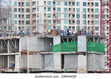 BANGKOK - SEP 12: View Of A High Rise Building Under Construction In The City Centre On Sep 12, 2012 In Bangkok, Thailand. The Thai Capital Is Seeing A Construction Boom On The Back Of A Growing GDP.