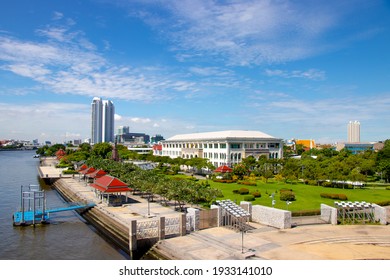 Bangkok, September 16, 2020, view on Rama 8 Bridge down to Chao Phraya River, Bang Phlat side, with views of King Rama VIII and Suan Luang Rama VIII.