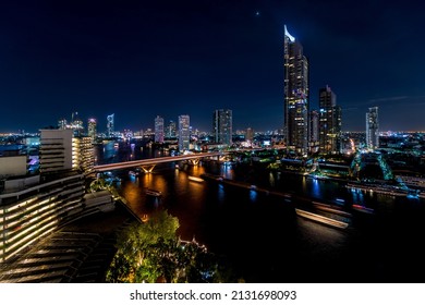 Bangkok Skyline bei Nacht mit Fluss