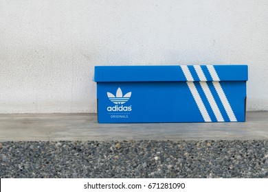 shoebox adidas