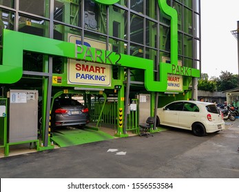 Bangkok, Thailand 11 Nov 2019. Smart Car Park Using Rotary Lift Innovate System Create More Multiple Space And Increase Number Of Parking Lot. Solution For Small Or Narrow Parking Area In Urban City.