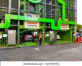 Bangkok, Thailand 11 Nov 2019. Smart Car Park Using Rotary Lift Innovate System Create More Multiple Space And Increase Number Of Parking Lot. Solution For Small Or Narrow Parking Area In Urban City.