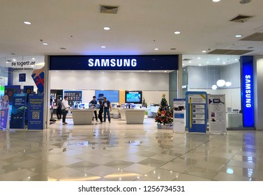 BANGKOK THAILAND - 12 DEC 2018: Samsung Mobile Phone Retail Shop In Mega Bangna Shopping Mall 