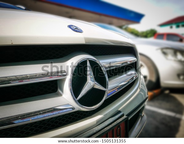 Bangkok, Thailand 16/9/2019 The Mercedes Benz logo\
is a popular car for sale in Thailand. The manufacturer of\
Mercedes-Benz is Daimler-Benz AG of Germany. It is an old car\
manufacturer born in\
1926.