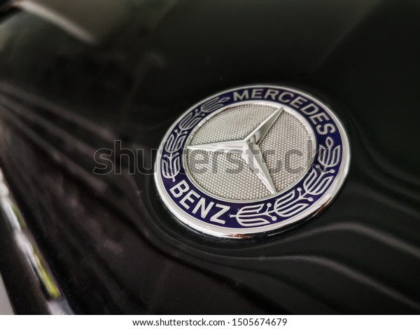 Bangkok, Thailand 16/9/2019 The Mercedes Benz logo\
is a popular car for sale in Thailand. The manufacturer of\
Mercedes-Benz is Daimler-Benz AG of Germany. It is an old car\
manufacturer born in\
1926.