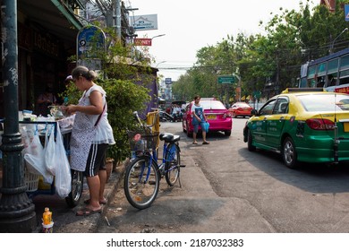 BANGKOK - THAILAND, 19 March 2016. Bangkok City Streets. Traditional Street Vendors And Taxis And Hires For Transportation