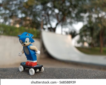 Bangkok, Thailand: 29 Jan 2017 - Lego Sonic The Hedgehog Skateboarding In The Park. This Mini Figure Is From Dimension Sets. Lego Is A Brick Brand By Lego Group.