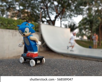 Bangkok, Thailand: 29 Jan 2017 - Lego Sonic The Hedgehog Skateboarding In The Park. This Mini Figure Is From Dimension Sets. Lego Is A Brick Brand By Lego Group.