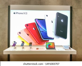 Bangkok, Thailand, 29/8/2019 Display Shows Apple Products On April 1, 1976. Apple Was Founded By Steven Wozniak, Steven Jobs And Ronald Wayne