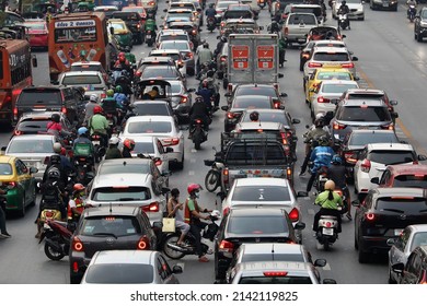 BANGKOK ,THAILAND - 9 March 2022 : Traffic jam on the road in Bangkok, Thailand (Photo by Thanis Sudto)