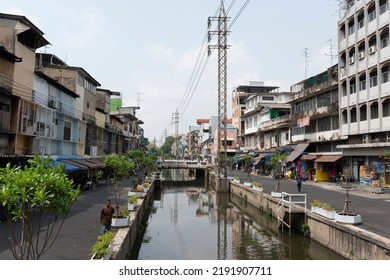 BANGKOK, THAILAND. April 1, 2016. Famous Canals In Bangkok Old Settlements. Talat Noi District.