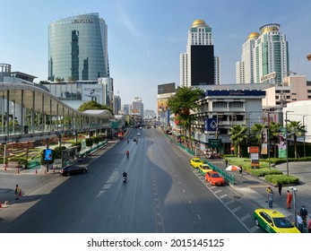 Bangkok, Thailand - April 12, 2020: Lockdown View At Ratchadamri Road In Bangkok. It Runs From Pratu Nam Intersection, Where It Meets Phetchaburi And Ratchaprarop Roads, To Sala Daeng.