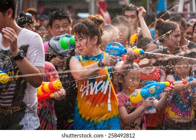 BANGKOK, THAILAND - APRIL 13, 2014: people playing water in Songkran festival on April 13, 2014 at Siam-Center in Bangkok