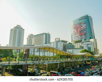 Bangkok Thailand April 22,2017  Pratu Nam Intersection. There Is Bangkok's Premier Business District. Traffic Is Busy All Day. Sky Walk  In Bangkok's Central Shopping District.