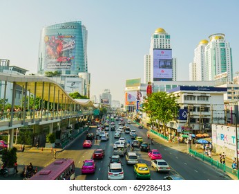 Bangkok Thailand April 22,2017  Pratu Nam Intersection. Pratunam Is Bangkok's Premier Business District. Traffic Is Busy All Day. Bangkok's Central Shopping District.