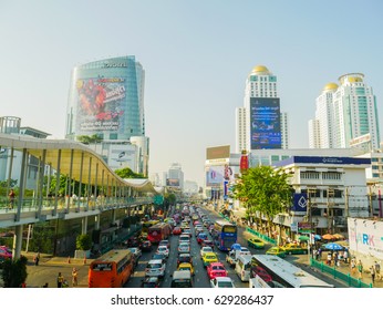 Bangkok Thailand April 22,2017  Pratu Nam Intersection. Pratunam Is Bangkok's Premier Business District. Traffic Is Busy All Day. Bangkok's Central Shopping District.