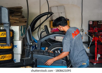 Bangkok, Thailand - April 4, 2020 : Unidentified Car Mechanic Or Serviceman Wheel Alignment And Tire Balance Checking Car Wheel For Fix And Repair Suspension Problem At Car Garage Or Repair Shop