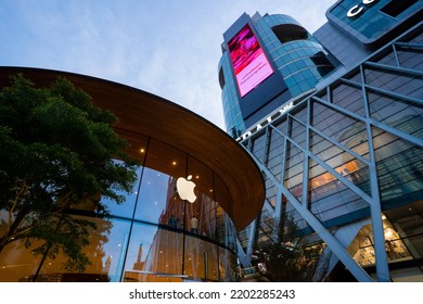 BANGKOK, THAILAND - AUG 10, 2022: Apple Store Exterior At Central World Bangkok In The Evening. Apple Central World.