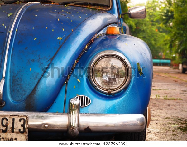 BANGKOK, THAILAND - AUGUST 11, 2018: Vintage car\
Volkswagen Beetle (Volkswagen Bug) on the street, Volkswagen\
Beetle, Retro car.