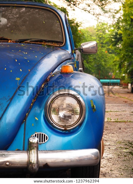 BANGKOK, THAILAND - AUGUST 11, 2018: Vintage car\
Volkswagen Beetle (Volkswagen Bug) on the street, Volkswagen\
Beetle, Retro car.