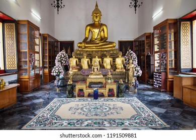 Bangkok, Thailand - August 27, 2018: South Vihara Of The Wat Pho In Bangkok, Thailand, With Buddha Preaching His First Sermon To The Five Disciples.