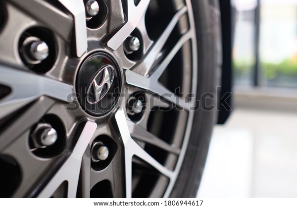 BANGKOK, THAILAND - AUGUST 30, 2020: Hyundai alloy\
wheel after ceramic coat. Close up of OEM rims with Hyundai logo\
after polishing & coating. Korean car concept. car wheel\
background. Selective\
focus