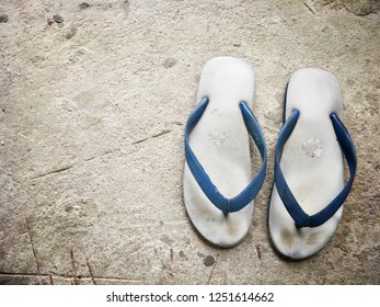 nanyang flip flops